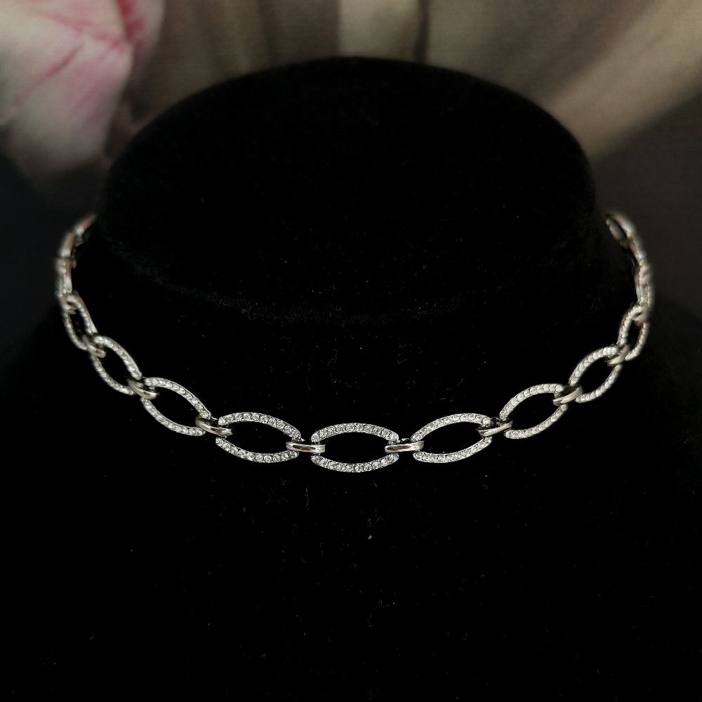 Delicate Clear crystal necklace in Silver Tone 🆕